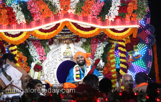 Chaturmasa Digvijaya of Kashi Mutt seer